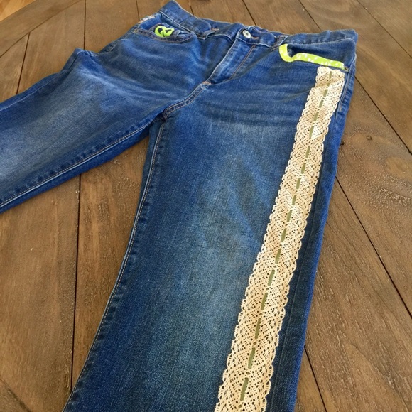 Hand altered upcycled hippie boho lace jeans - Picture 4 of 12